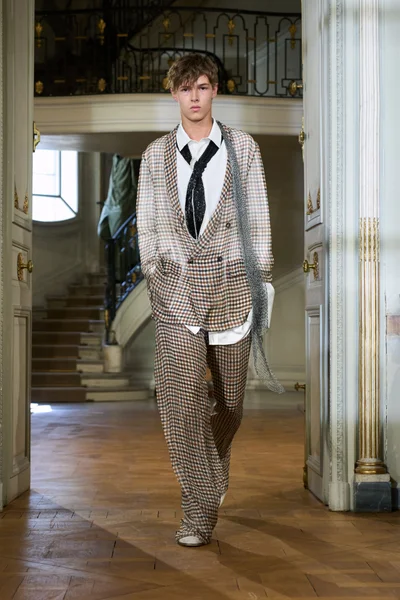 Look 3